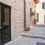 Villa Mirabilis, Stunning Superior Villa, Dubrovnik Old Town *