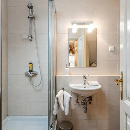 Mirabilis, Stunning Superior Villa, Old Town