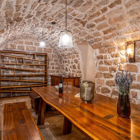 Villa Mirabilis, Stunning Superior Villa, Old Town