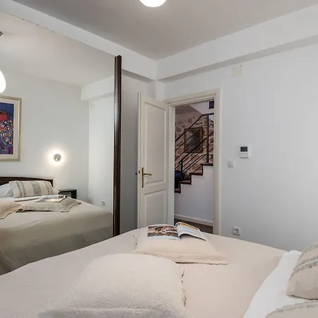 Mirabilis, Stunning Superior Villa, Old Town * Ragusa
