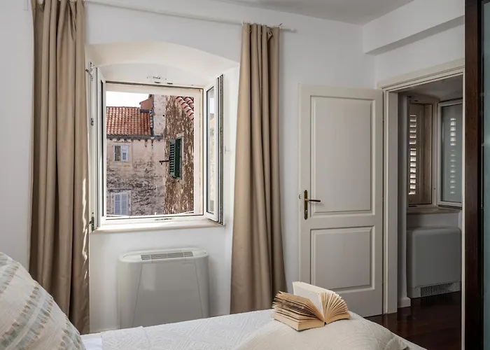 Mirabilis, Stunning Superior Villa, Old Town וילה