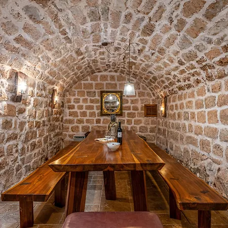 Mirabilis, Stunning Superior Villa, Old Town