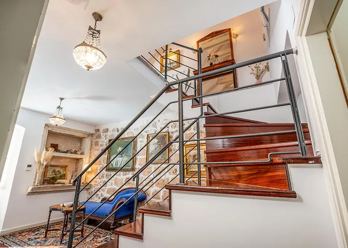 Mirabilis, Stunning Superior Villa, Old Town